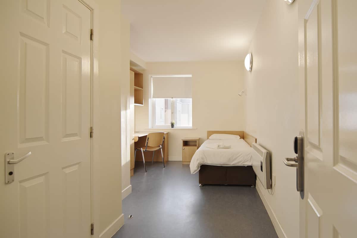 Desk, laptop workspace, iron/ironing board, free WiFi