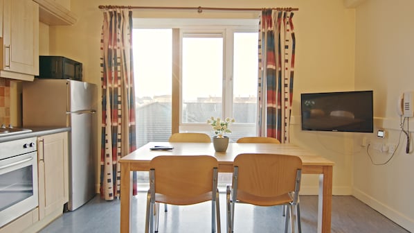 Basic Apartment | Living area | Flat-screen TV