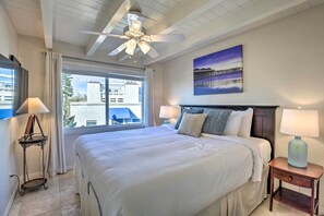 1 bedroom, desk, Internet, bed sheets - San Diego Hub w/ Bay Views - 1 Block to Beach! (San Diego)