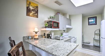 2 Mi to TPC Louisiana: Avondale Apt w/ Patio