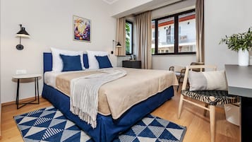 Tallelokero huoneessa, työpöytä, silitysrauta/-lauta, ilmainen Wi-Fi