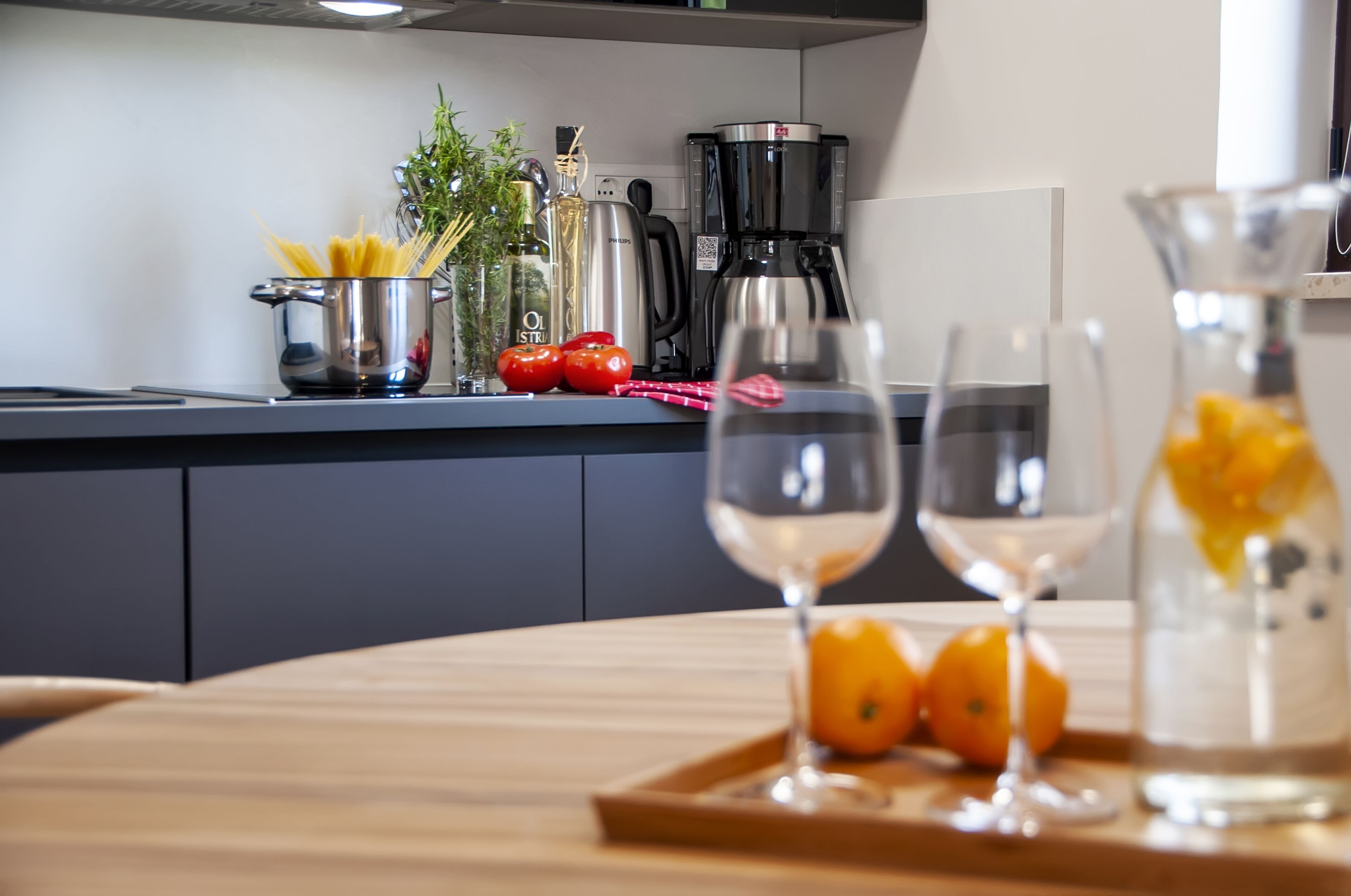 Coffee/tea maker, electric kettle