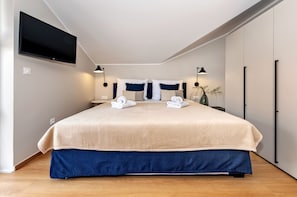 1 bedroom, in-room safe, desk, iron/ironing board