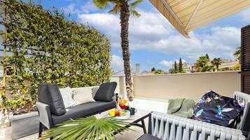 Deluxe-huoneisto, 1 makuuhuone, terassi | Terassi/patio