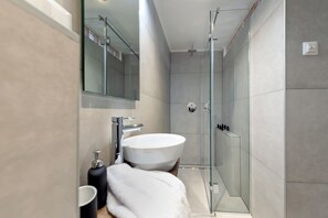 Shower, free toiletries, hair dryer, heated floors