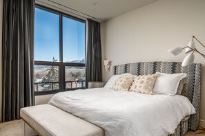 2 bedrooms, WiFi, bed sheets - Skyview Penthouse- Luxury penthouse in downtown Bozeman with 30 night minimum (Bozeman)