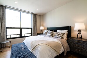 2 bedrooms, WiFi, bed sheets - Skyview Penthouse- Luxury penthouse in downtown Bozeman with 30 night minimum (Bozeman)