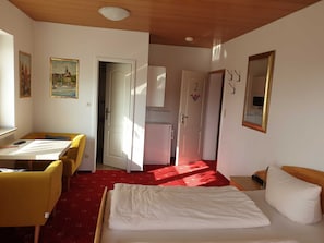 1 chambre, coffres-forts dans les chambres, draps fournis