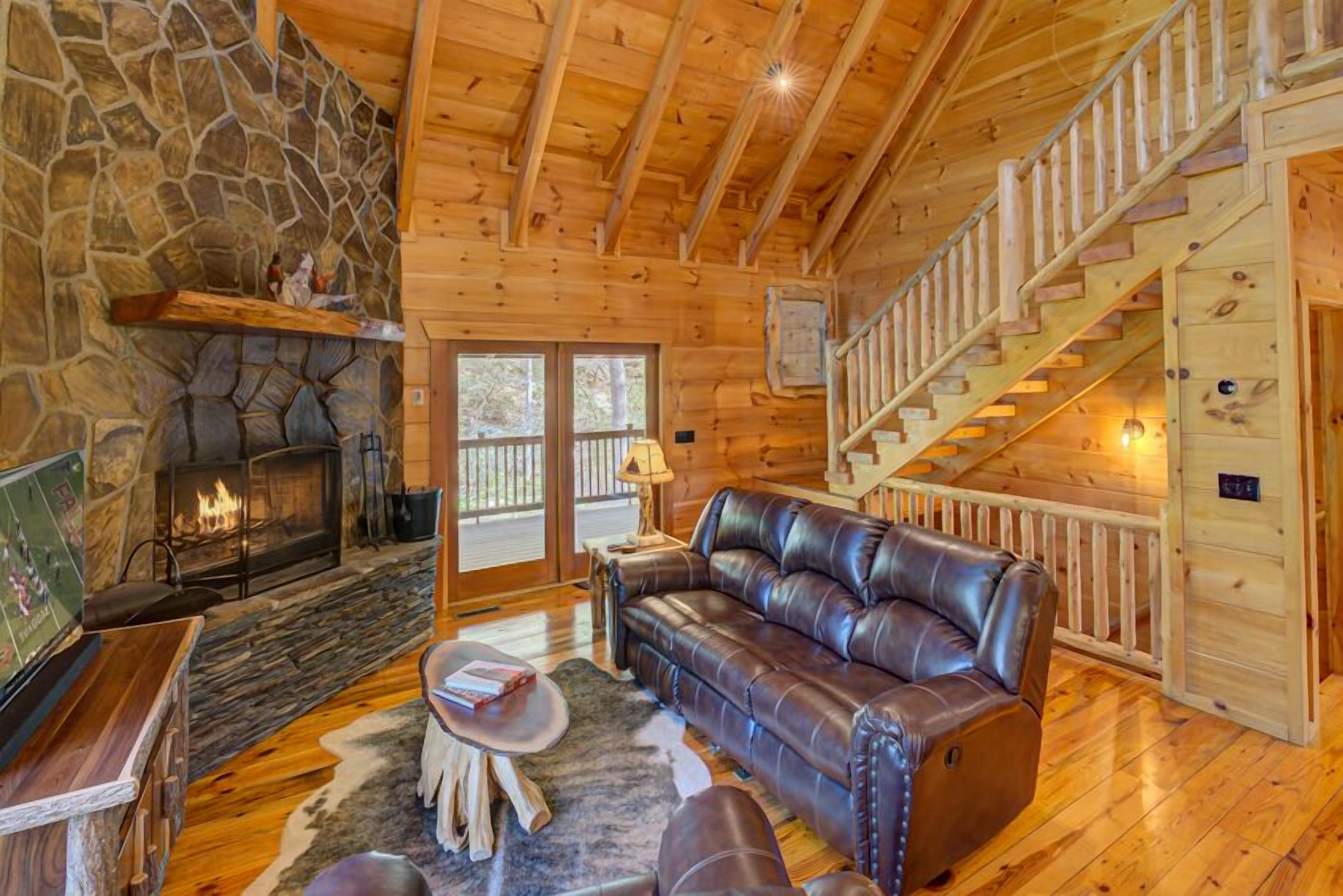 The Wandering Wilscot Lodge - Riverside | Firepit | Surrounded by National Forest