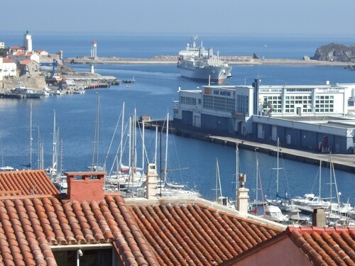 Grand studio terrasse vue mer, tout confort, proche Collioure, parking  privatif