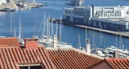 Grand studio terrasse vue mer, tout confort, proche Collioure, parking privatif