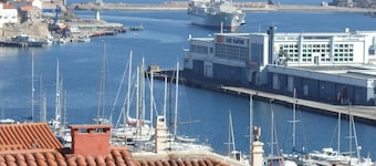 Large studio with terrace, sea view, all comforts, near Collioure, private parking