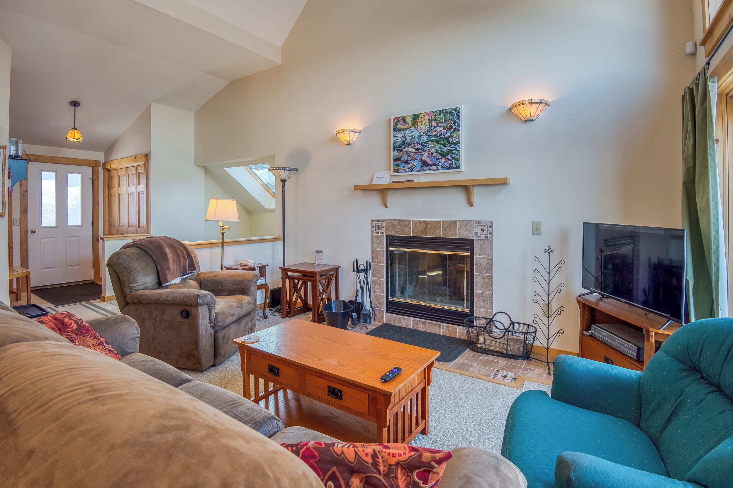 TV, fireplace, DVD player, books