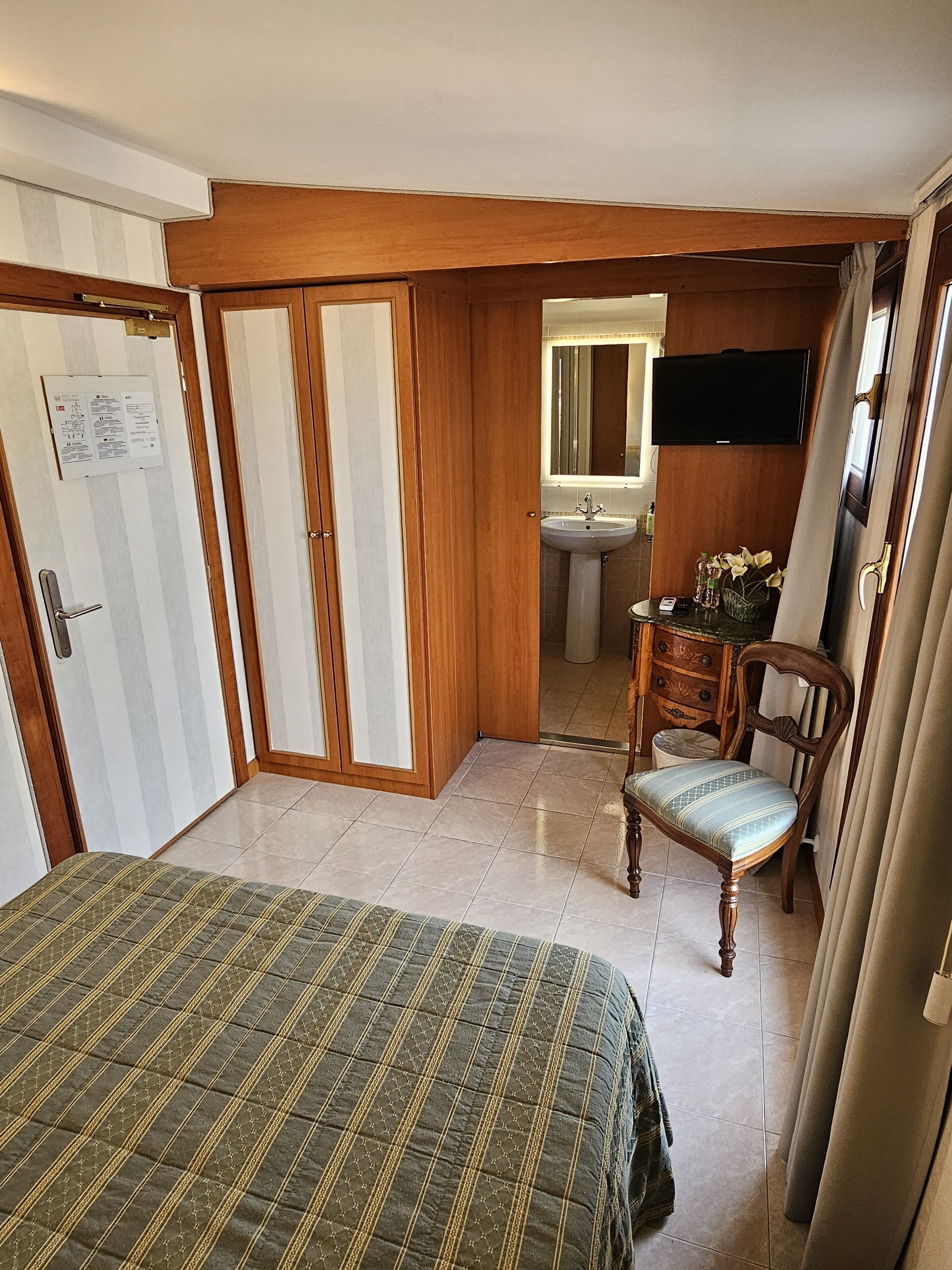 Literie de qualité supérieure, couette en duvet d'oie, minibar, bureau