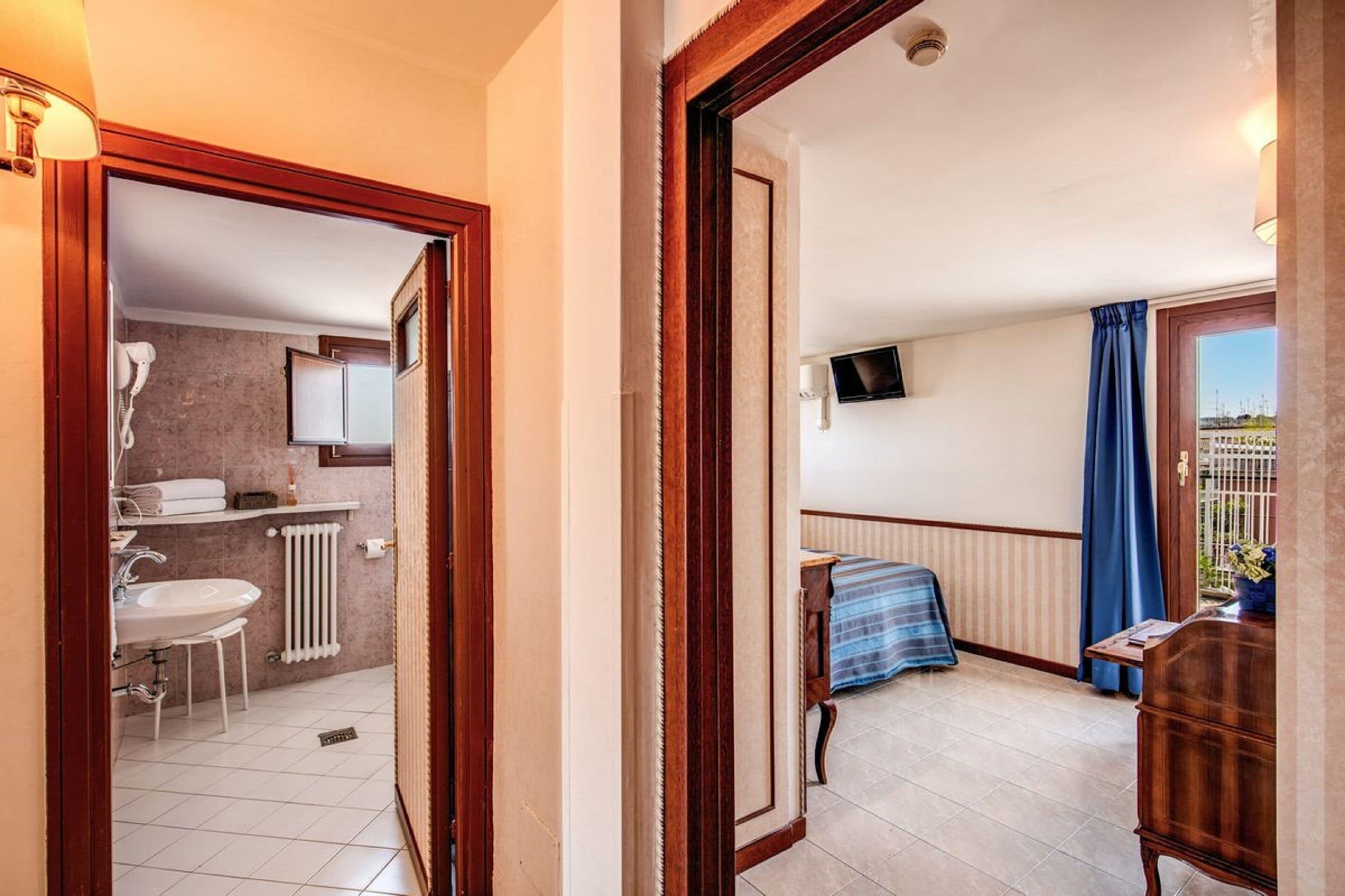 junior suite, terrace | 1 bedroom, premium bedding, down duvets, minibar