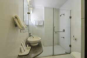 Chambre Double Standard | Salle de bain | Douche