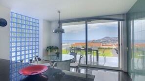 Dining - The White House by LovelyStay (Funchal)
