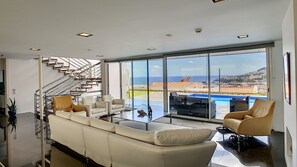 TV, table football - The White House by LovelyStay (Funchal)