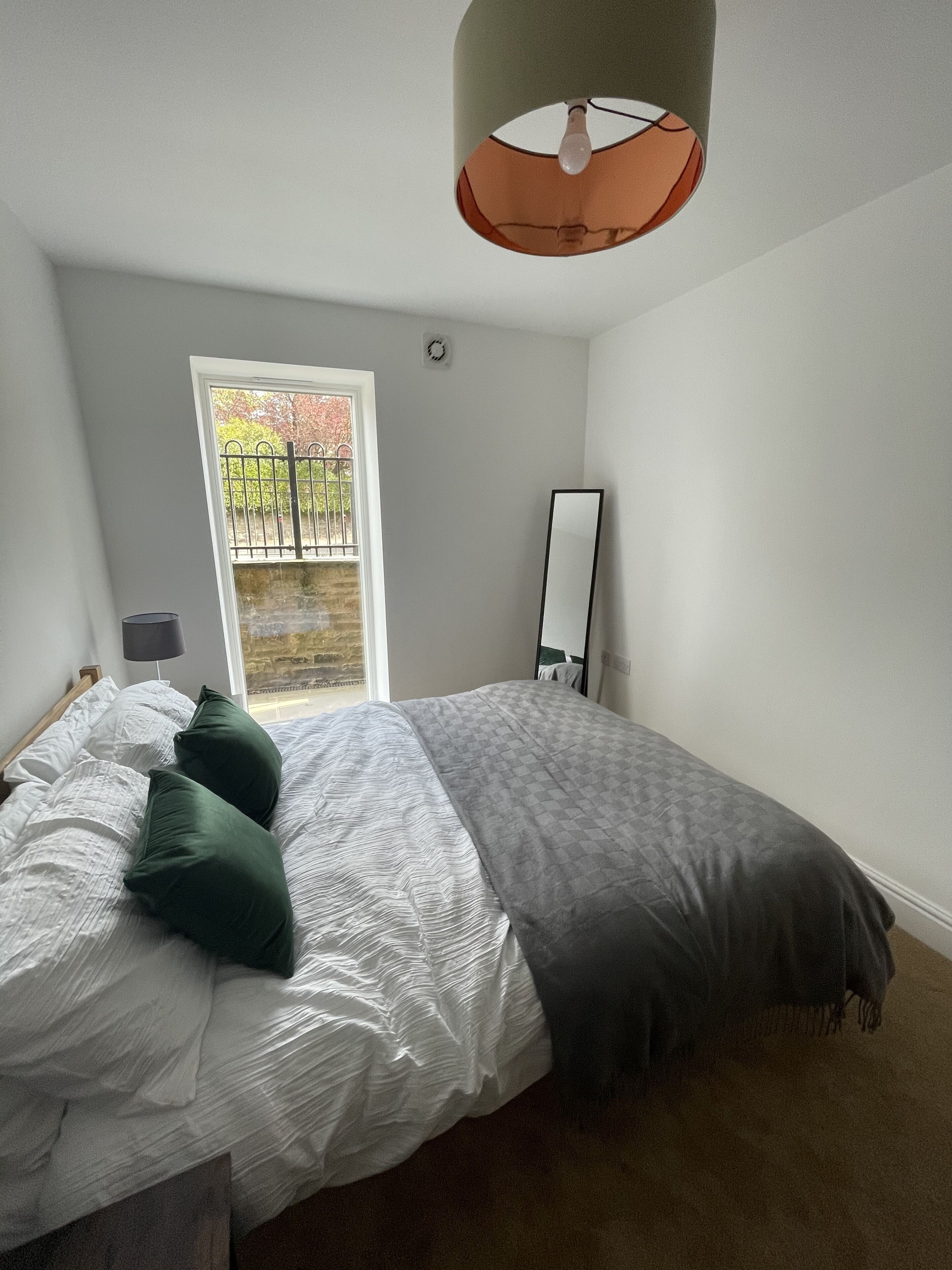 Modern Central Basement Apartment, Richmond