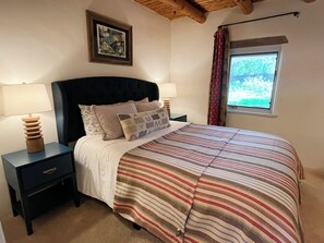 4 bedrooms, desk, iron/ironing board, free WiFi - Historic Home with Valley Views (Arroyo Seco)