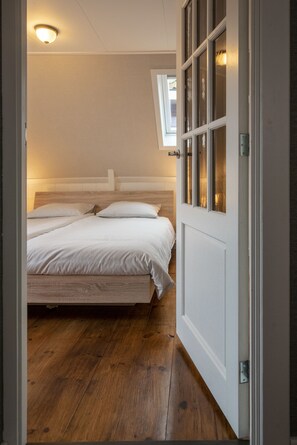 2 bedrooms, desk, iron/ironing board, free WiFi - VanGogh House Medemblik, historic vacation home in old town, with fireplace (Medemblik)