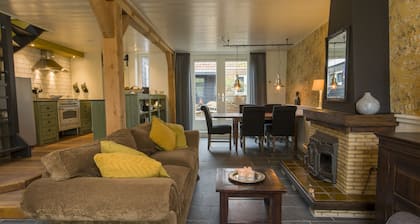 VanGogh House Medemblik, historic vacation home in old town, with fireplace