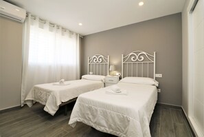 2 makuuhuonetta, silitysrauta/-lauta, ilmainen Wi-Fi, vuodevaatteet