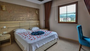 In-room safe, desk, laptop workspace, free WiFi - Grand Ayzek Otel (Ordu)
