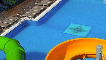 Seasonal outdoor pool, free cabanas, pool umbrellas