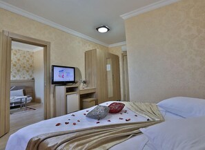 Suite, Jetted Tub | Living area - Grand Ayzek Otel (Ordu)