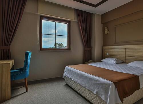 Grand Ayzek Otel