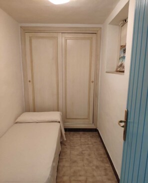 3 chambres, fer et planche Ă repasser, draps fournis