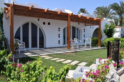 Domina Coral Bay Beach House