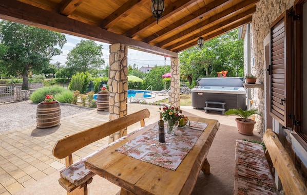 Outdoor dining