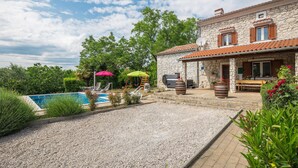 A stone house with a swimming pool, outdoor seating, and a barbecue area. - Stunning home in Erzisce (Erzisce)