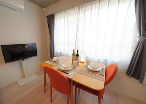 Decoración personalizada, muebles diferentes y escritorio 