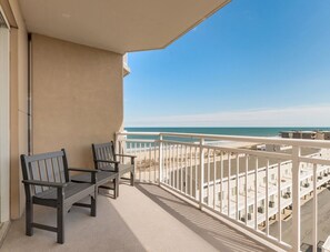 Property grounds - Beautiful 3 bedroom, 3 bath condo is located in the popular luxury building, Gateway Grand (Ocean City)