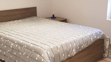 2 chambres, fer et planche Ă  repasser, Wi-Fi gratuit, draps fournis