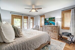 2 bedrooms, iron/ironing board, internet, bed sheets
