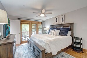 2 bedrooms, iron/ironing board, internet, bed sheets