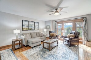 TV - Timbers O-2- Mtn Condo, Gated Resort, Indoor/Outdoor Pools & Hot Tub, Two Levels (Boone)