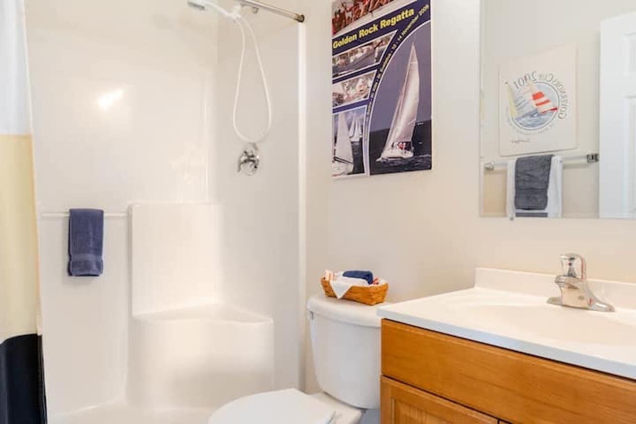 Quaint cottage with serene water view!