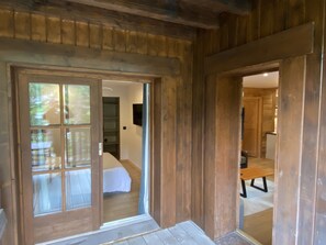 2 slaapkamers, een strijkplank/strijkijzer, wifi, beddengoed