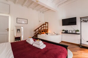 1 quarto, ferros/tábuas de passar roupa, berço de viagem