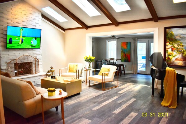 Smart TV, fireplace, stereo, offices