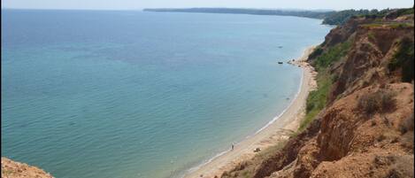 Una spiaggia nelle vicinanze