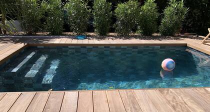 MAISON EN CENTRE VILLE AVEC JARDIN PARKING PISCINE AU CALME