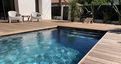 MAISON EN CENTRE VILLE AVEC JARDIN PARKING PISCINE AU CALME