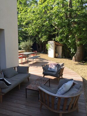 Outdoor dining - House IN THE City Center With Garden Parking Swimming Pool IN Peace (AIX EN PROVENCE)