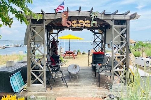 SPECTACULAR OCEAN VIEW BEACHFRONT RENOVATED 2BR